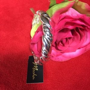 🌷New PriceCut🌷NWT Silver Tone stretch bracelet🌷